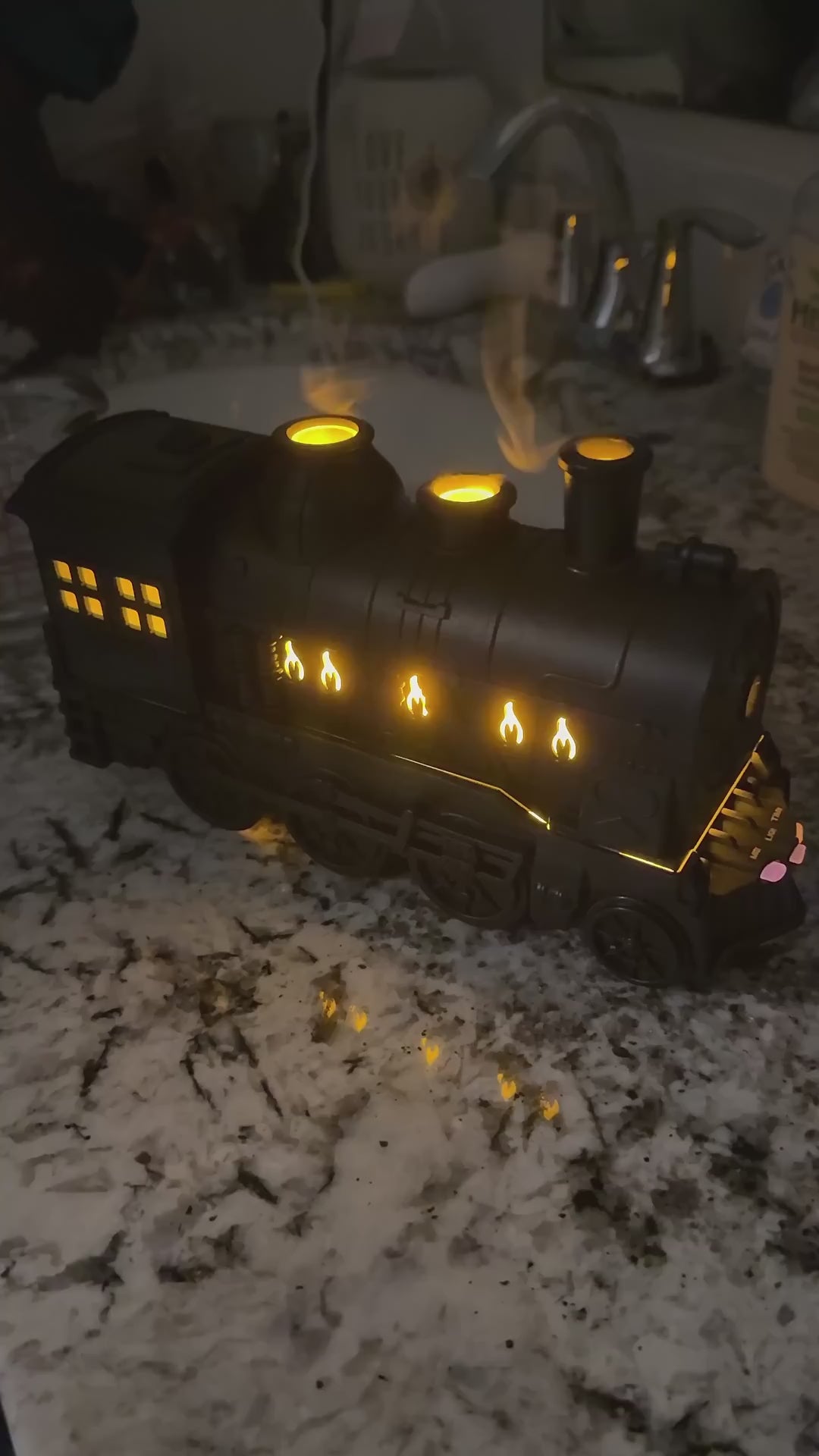 Train Engine Shape Humidifier, Essential Oil Aroma Diffuser (300ml Tank) (Black)